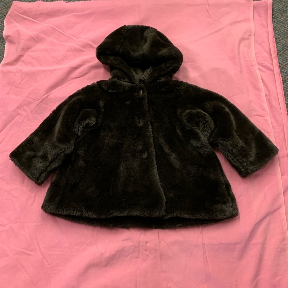 Cachcach vintage 1990’s, girls faux fur cape style, hooded jacket